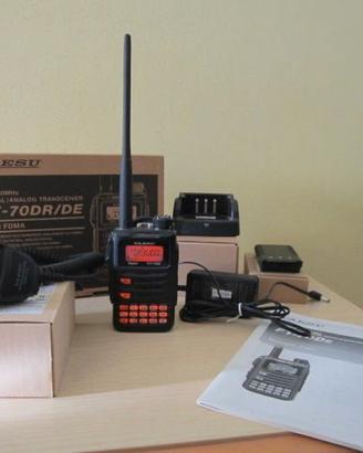 Portatile Yaesu FT 70D + accessori