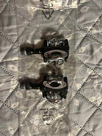 Pedali bici con attacco