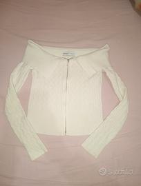 top bianco con spalle scoperte  di Bershka 