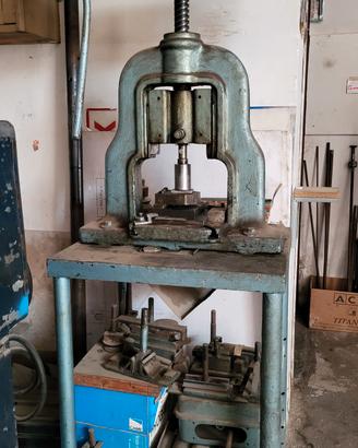 pressa a bilancere manuale 