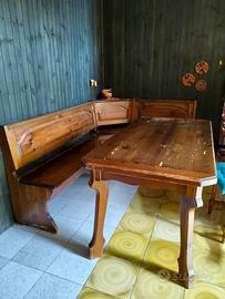Tavolo con panca ad angolo