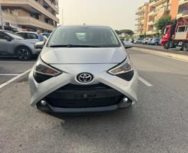 Toyota Aygo Connect 1.0 VVT-i 72 CV 5 porte x-play