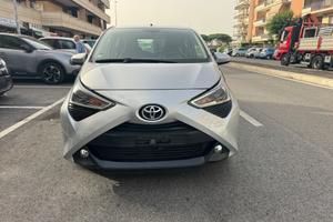 Toyota Aygo Connect 1.0 VVT-i 72 CV 5 porte x-play