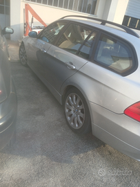 Auto con motore rotto