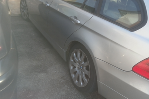 Auto con motore rotto