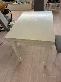 Tavolo in legno massiccio e 6 sedie