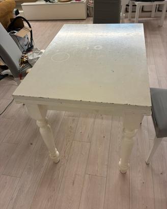 Tavolo in legno massiccio e 6 sedie