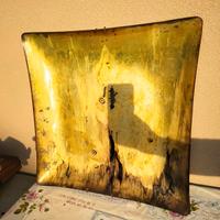 piatto quadrato da parete vetro e spennellate oro