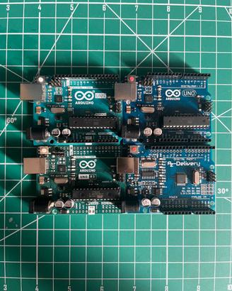 Lotto 4x Arduino Uno (3 Originali + 1 AZDelivery)