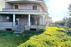 Villa capo schiera con giardino e ampio interrato