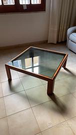 Tavolino con piano in vetro