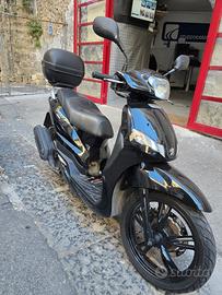 Peugeot Tweet 200 bauletto e gomme nuove