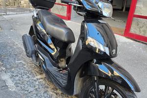 Peugeot Tweet 200 bauletto e gomme nuove