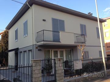 Bella e grande stanza in zona residenziale