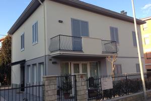 Bella e grande stanza in zona residenziale