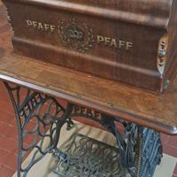 Vecchia macchina da cucire Pfaff