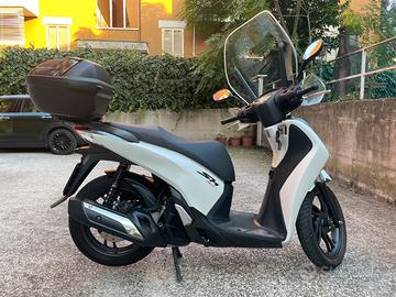 Honda sh 150 feb. 2015 km 17095