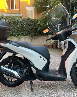 Honda sh 150 feb. 2015 km 17095