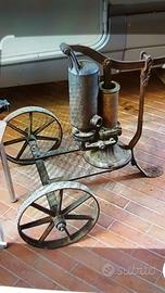 Antica Pompa manuale carrellata