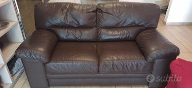 2 divani in pelle  3 + 2 posti  + copridivano