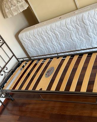 LETTO UNA PIAZZA IN FERRO BATTUTO RESTAURATO