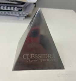 Tombstone / fermacarte piramide in acciaio