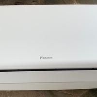 "Condizionatore + split pompa di calore Daikin"