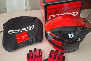 casco e guanti da motoalpinismo/trial