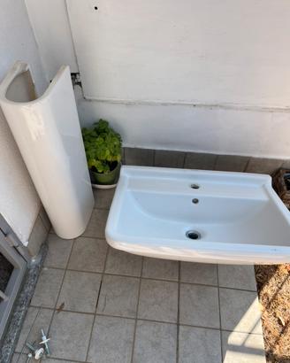 Lavabo con colonna marca DURAVIT  .