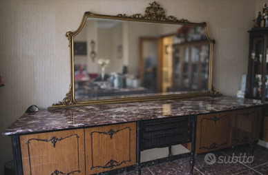 Mobile d’epoca con specchiera