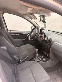 Dacia Duster anno 2012 con  impianto GPL