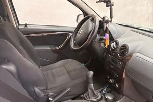 Dacia Duster anno 2012 con  impianto GPL