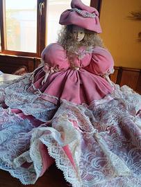 bambola in porcellana grande