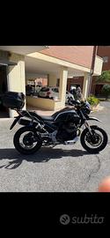 Moto Guzzi v85tt guardia d’onore