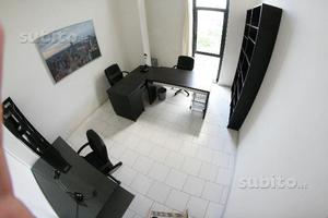 Ufficio arredato con utenze e posti auto