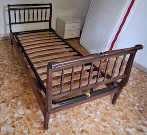 Letto singolo con struttura in legno massello