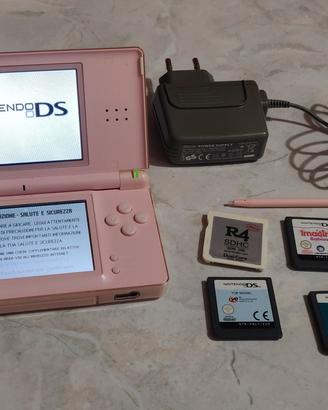 Nintendo DS Lite rosa con giochi e accessori