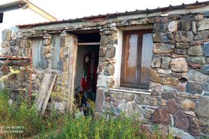 Terreno agricolo con stalla e magazzino