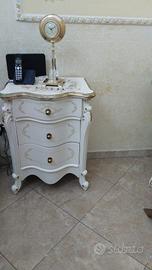 comodino camera da letto 