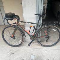 Bici gravel Fuji Jari 2.3 acciaio