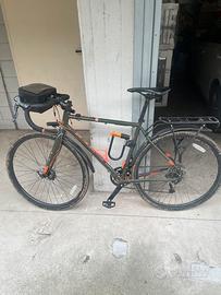 Bici gravel Fuji Jari 2.3 acciaio