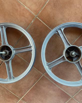 Cerchi in lega venduti separatamente