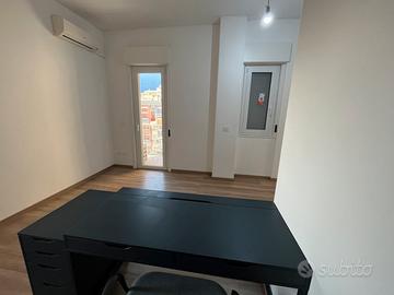 Stanza uso ufficio/studio Catania