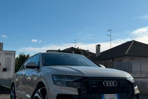 Audi Q8 55 TFSI quattro S-Line da 340 CV