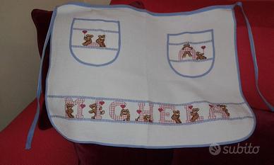 Grembiule da cucina con motivi ricamati a mano