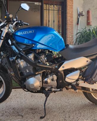  moto Suzuki GSX 600 F 