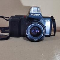 YASHICA 230-AF + AF 35-70MM F/3.3-4.5