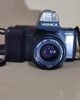 YASHICA 230-AF + AF 35-70MM F/3.3-4.5