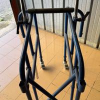 Girello ascellare per anziani