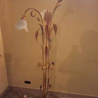 lampada da terra in ferro battuto